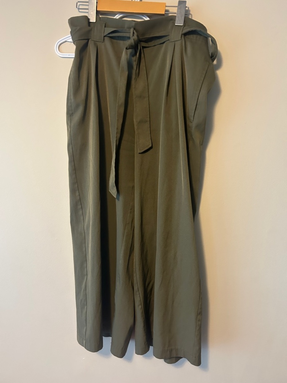 Max Studio Cropped Green Pants